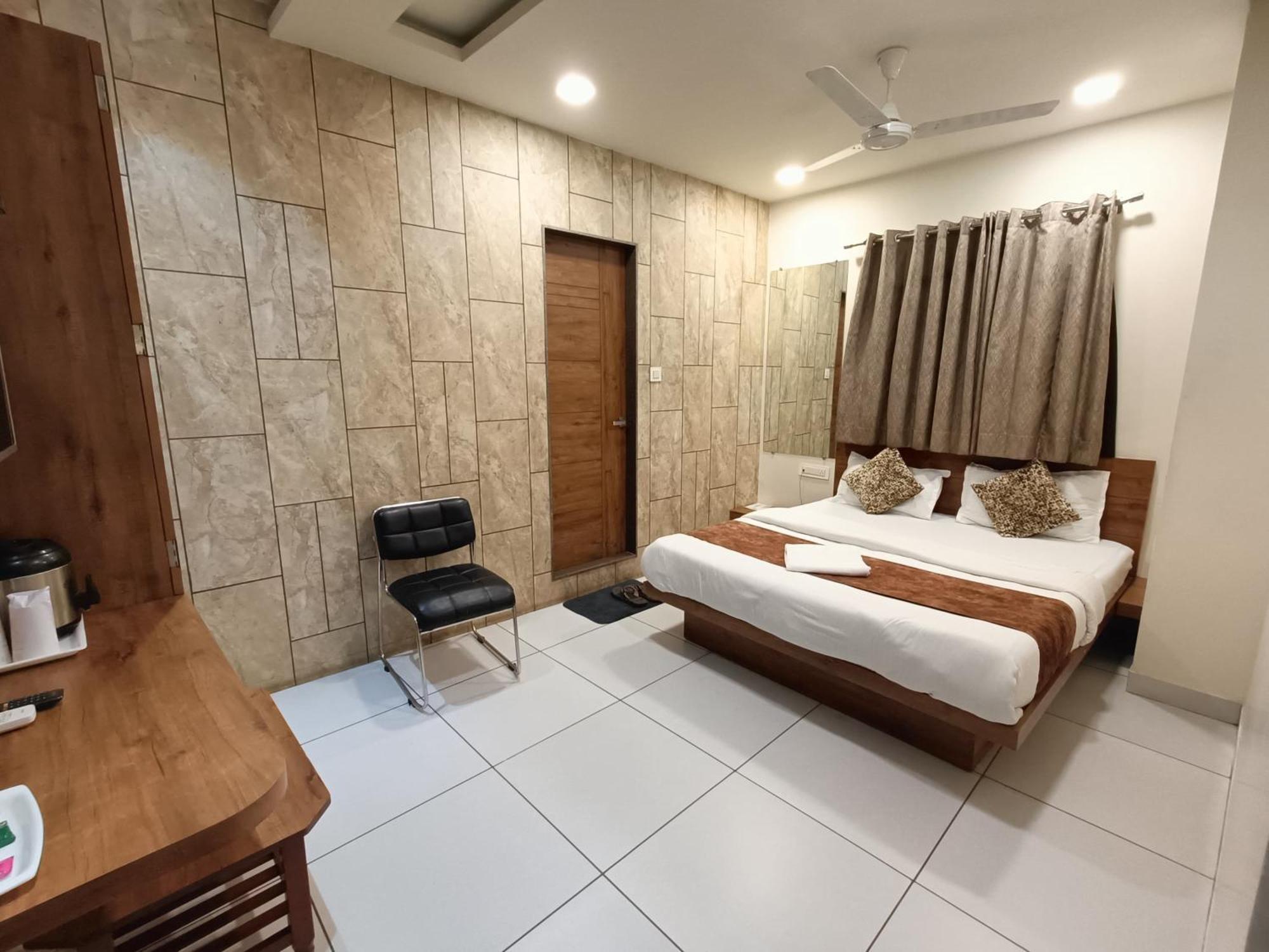 Hotel Kinara Ahmedabad Bagian luar foto