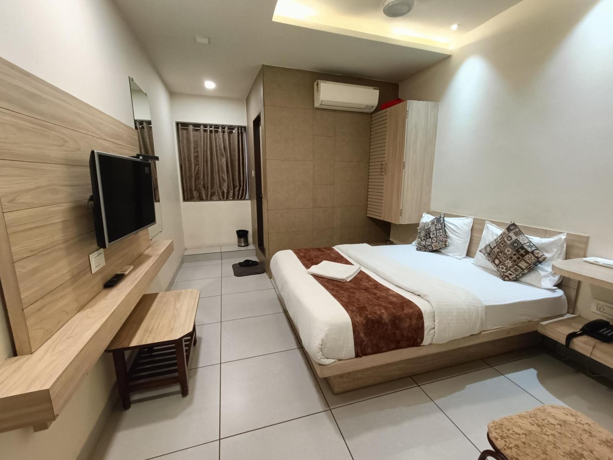 Hotel Kinara Ahmedabad Bagian luar foto