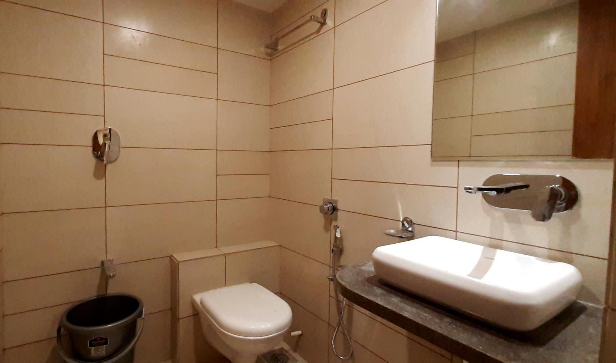 Hotel Kinara Ahmedabad Bagian luar foto